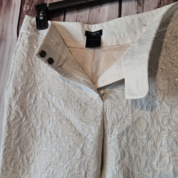 Ann Taylor Signature Petite  Cream Textured Cropped Pants Size 6P - Picture 7 of 8